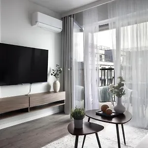  Apartament New #madalinskiego57 - Center, New Bulding, 2 Bedrooms, 2x Double Beds And A Fold-out Sofa, Separate Kitchen, Air Conditioning, Balcony, Underground Parking, Self Check In 24h, Internet, Netflix, Coffee Machine, Washing Machine,1 Km To The Railw